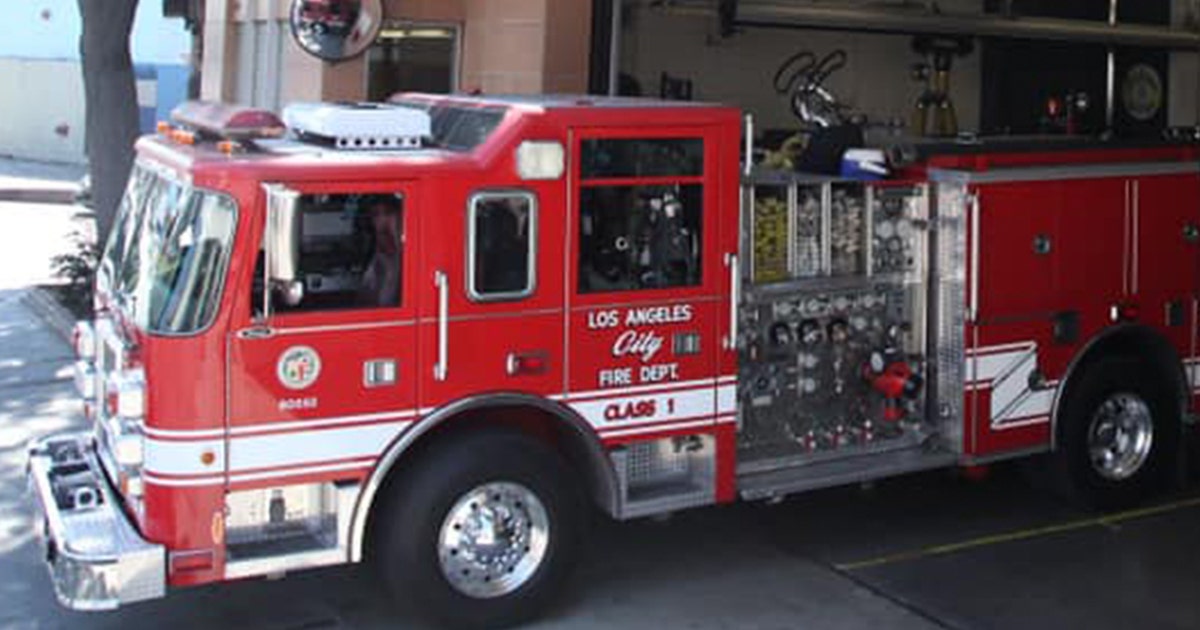 Christmas tree fire destroys Winnetka home | FOX 11 Los Angeles