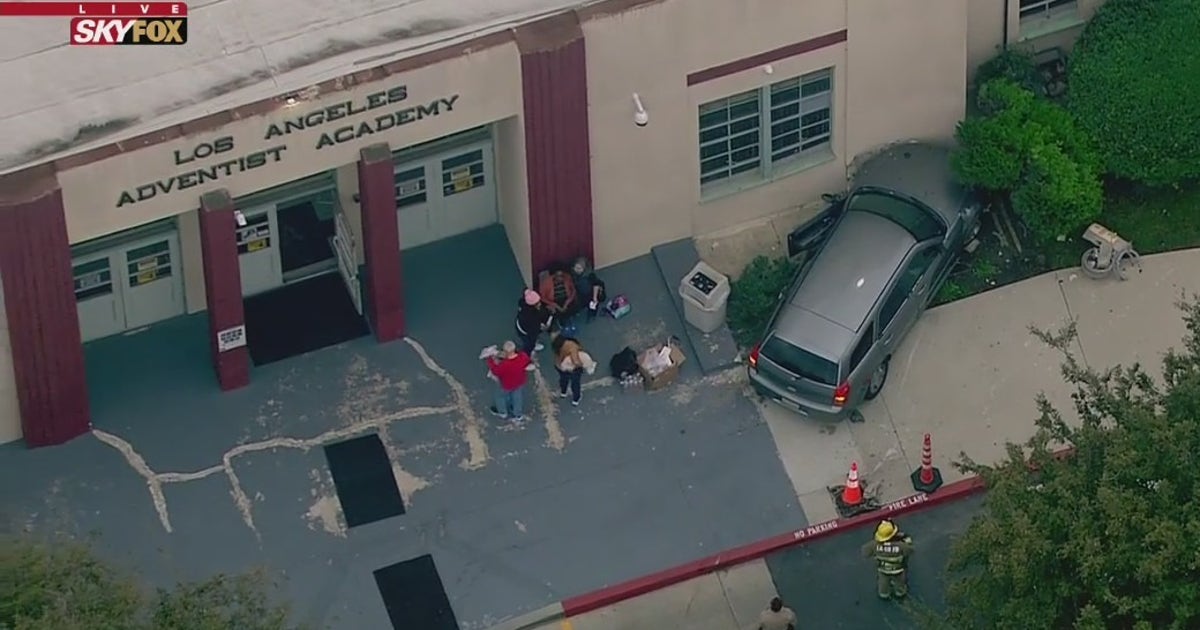 Vehicle crashes into front of elementary school building in Willowbrook ...