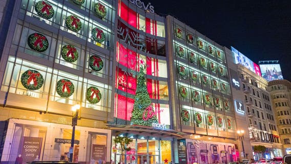 How to budget your spending and avoid scams this holiday season