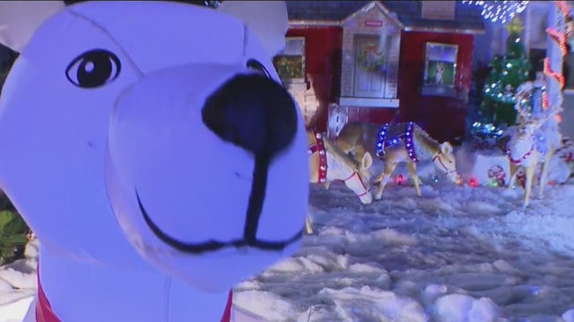 Grandfather sets up special Christmas lights display with grandkids in Pico Rivera