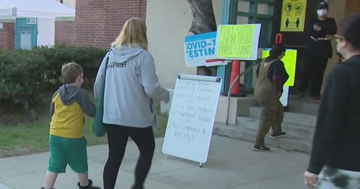 Opinions divided as LAUSD returns to class amid COVID surge | FOX 11 ...