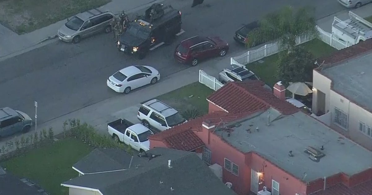 Suspect taken into custody following SWAT standoff in Walnut Park | FOX ...