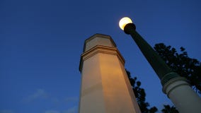So many street lights have been stolen from the Glendale-Hyperion Bridge, LA is taking the rest down