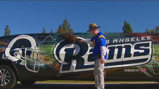 Super fan designs special Rams limo