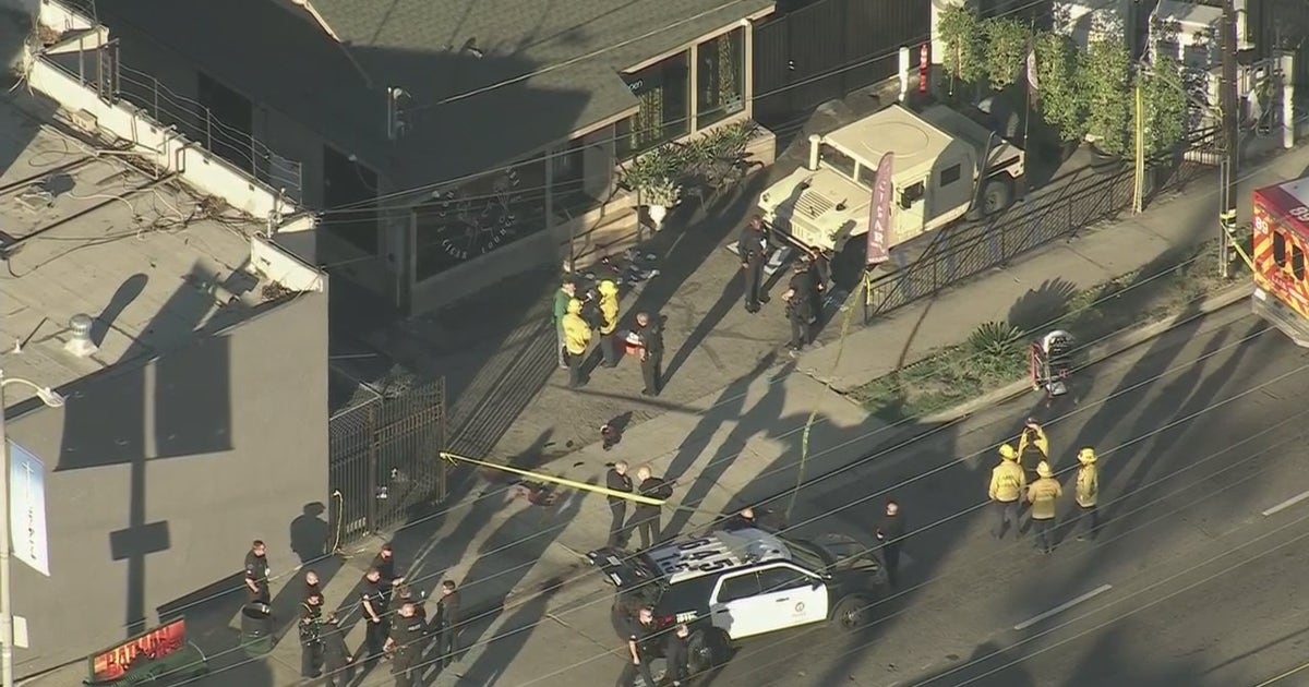 Police looking for suspect who stabbed four in North Hollywood and ...