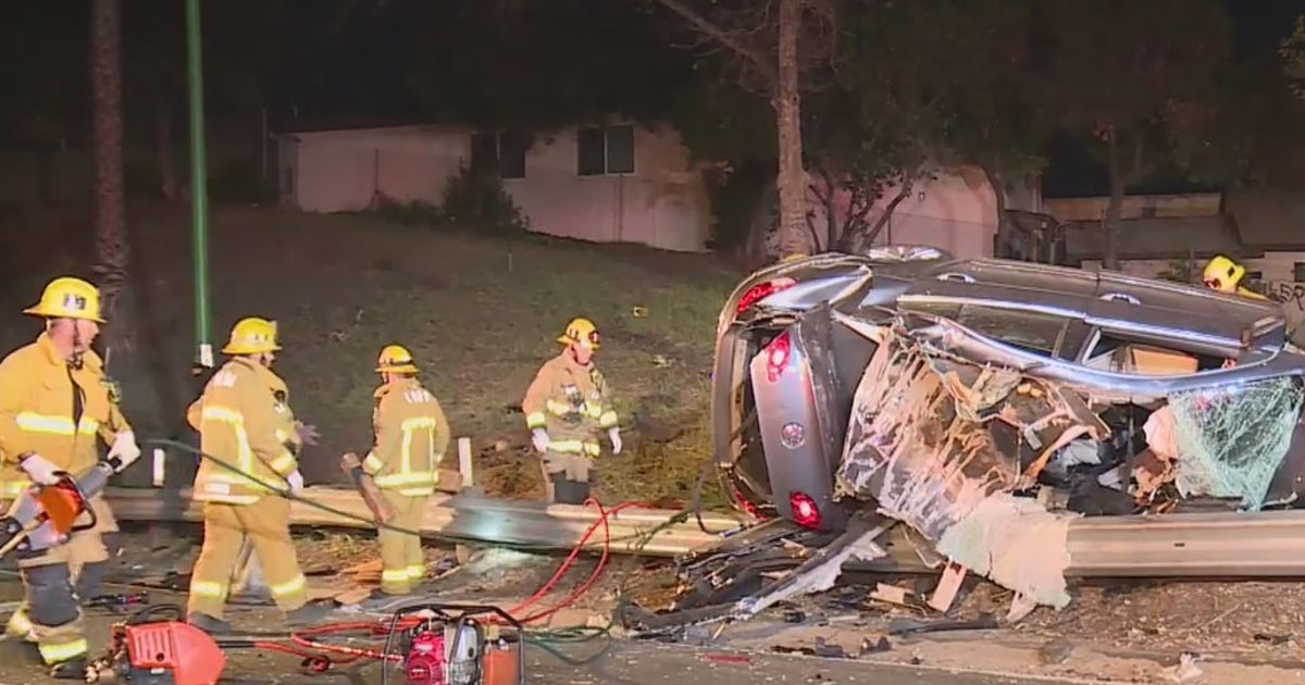 1 killed, 1 injured in 3-vehicle crash on 110 Freeway near DTLA | FOX ...