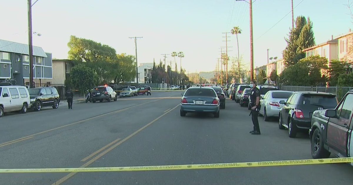 Man shot in the head, killed while in rental car in North Hollywood ...