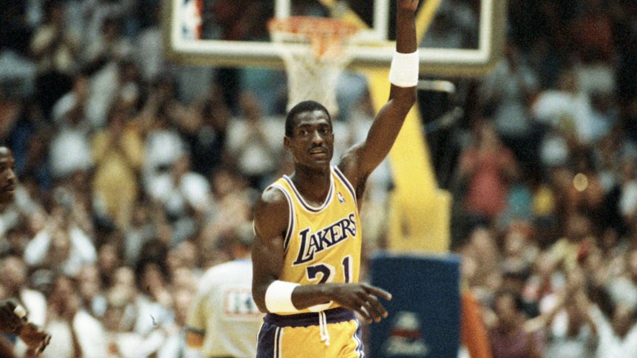 610 Michael Cooper Lakers Photos & High Res Pictures - Getty Images