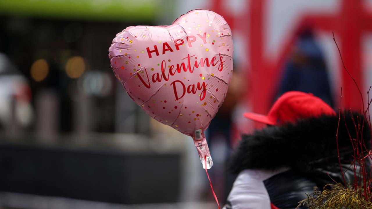 Valentine s Day 2022 Spending expected to near 24B