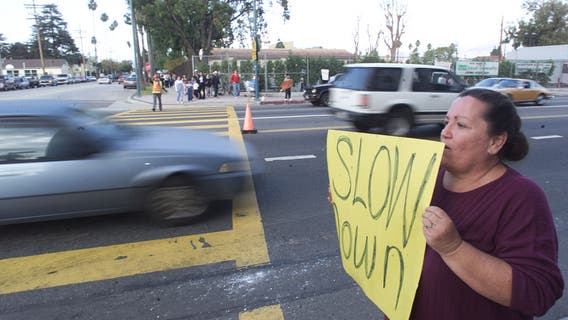 Los Angeles reducing speed limit by 5 mph on many city streets