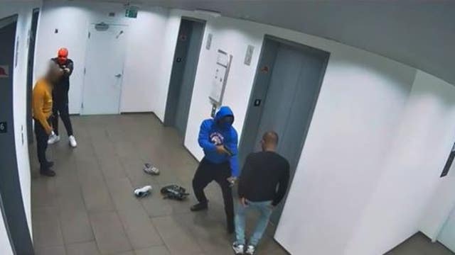 VIDEO: Two people robbed at gunpoint in Downtown LA parking lot; police searching for suspects