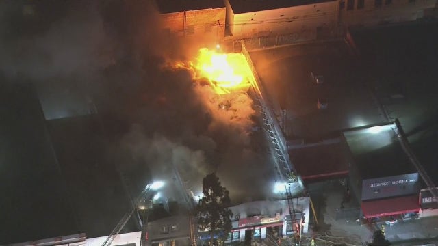 More than 150 firefighters respond to large fire in downtown LA, no one hurt