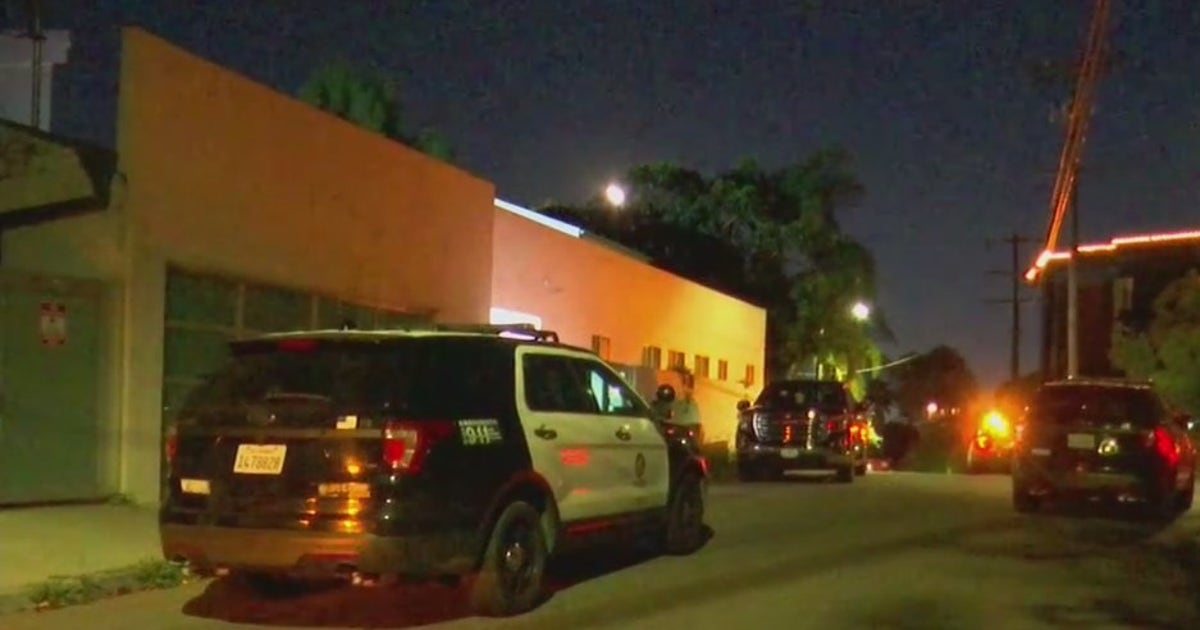 Hollywood Hills home invasion robbery: Suspects zip-tied victim in ...