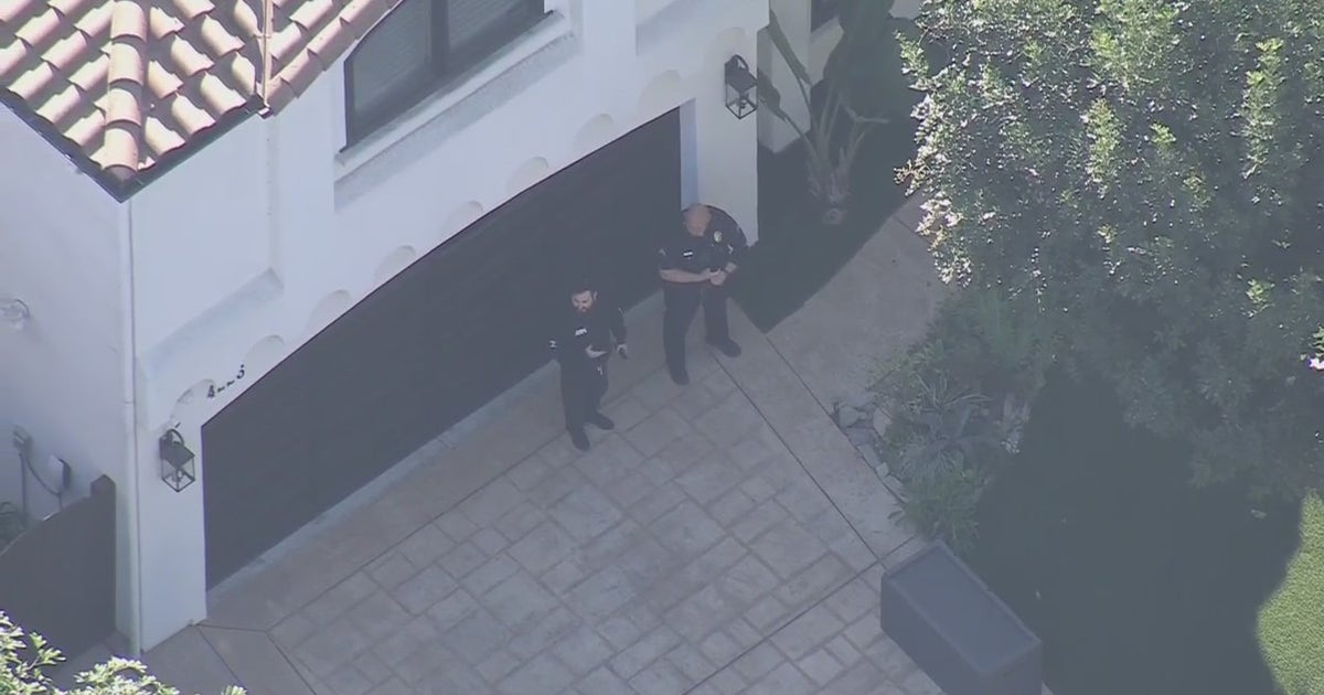 2 suspects sought in Studio City home invasion | FOX 11 Los Angeles
