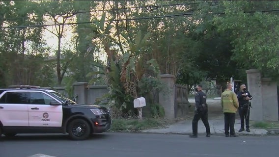 Elderly man killed, suspects on the run in Encino shooting
