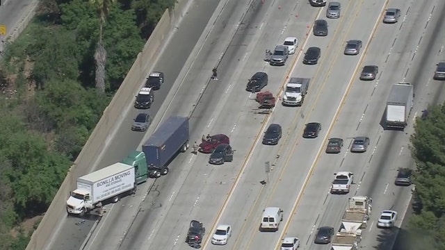 10-vehicle crash in Van Nuys triggers the 405 Freeway shutdown