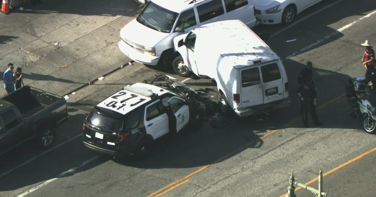 3 people, including 2 LAPD officers, hospitalized after crash downtown ...