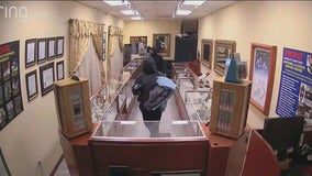 Laguna Hills jewelry store loses $20,000 in damages, loss after break-in, burglary