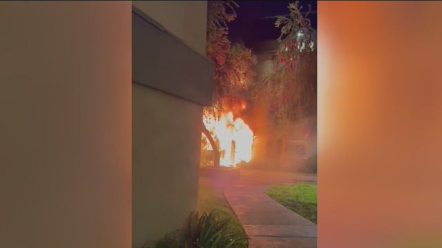 Man hospitalized, 14 residents displaced in Reseda apartment building fire