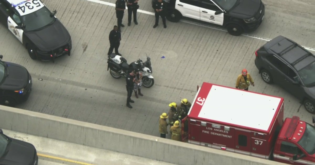 LAPD officer involved in crash on 405 Freeway in West LA | FOX 11 Los ...
