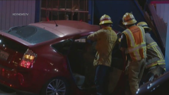 3 people hurt, dog killed in crash in Duarte