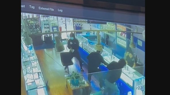 Brazen smash-and-grab robbers target El Monte jewelry store
