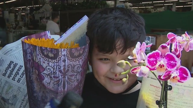 Downtown LA flower market flooded with customers ahead of Mother's Day
