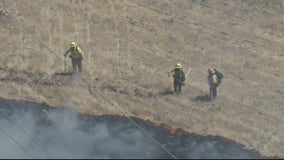 Crews contain brush fire in Sylmar