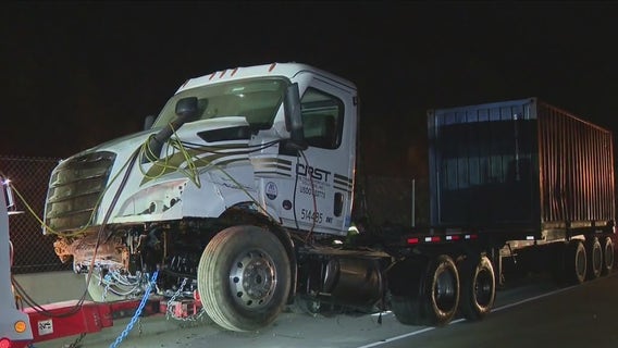 2 hurt in 405 Freeway crash near Skirball Center