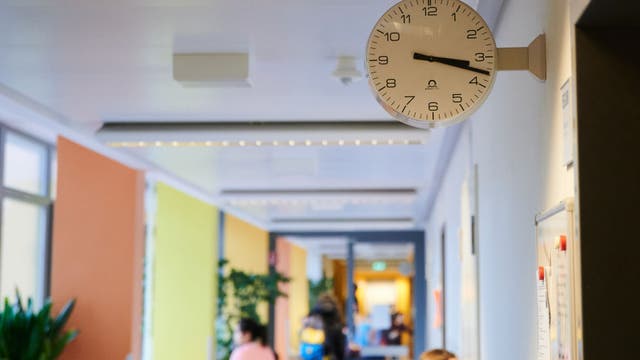 California late start law: Middle and high school students will be able to sleep later