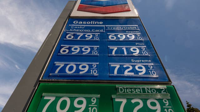 LA County reports largest gas price decline since April
