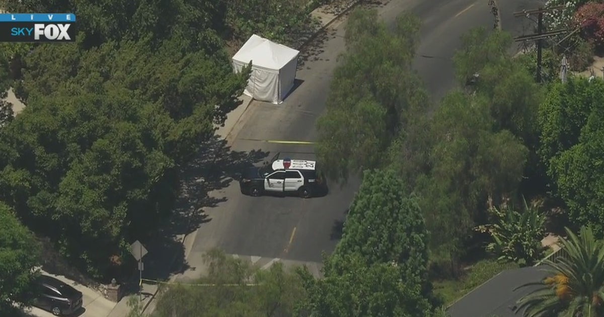 Man found stabbed to death in Woodland Hills | FOX 11 Los Angeles