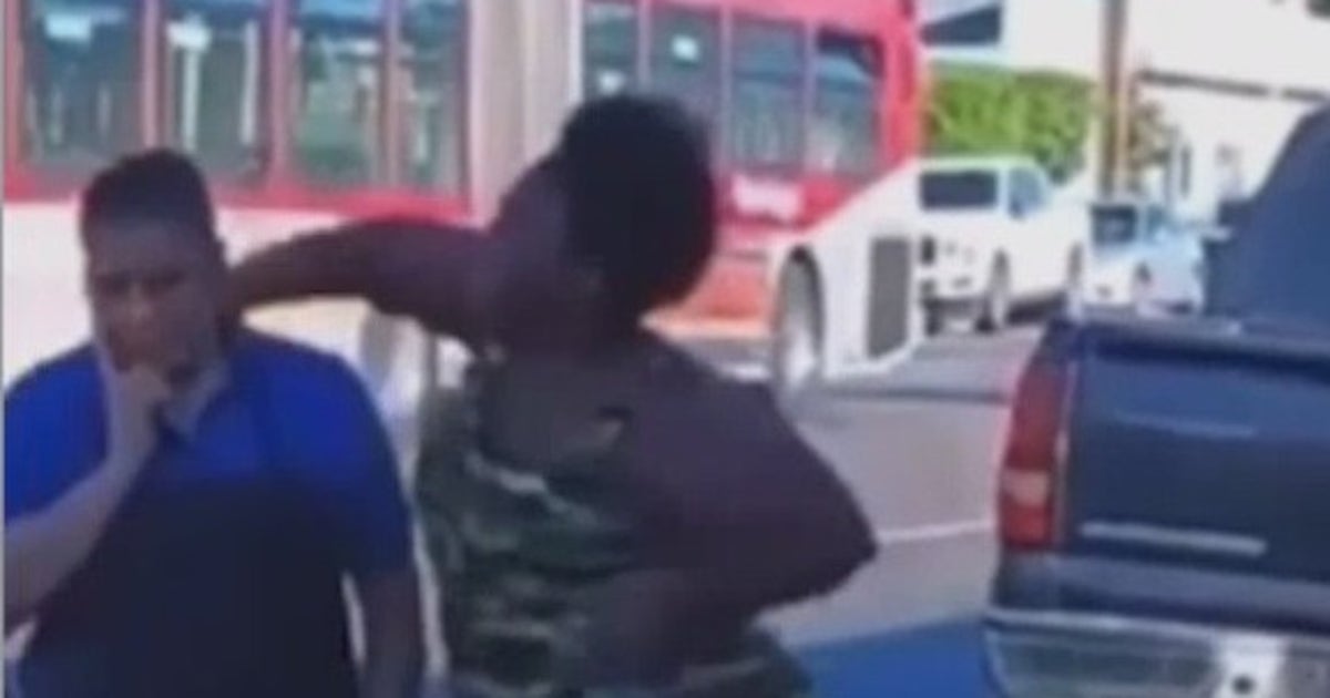 CAUGHT ON CAMERA: Angry customer attacks taco vendor in South Los ...