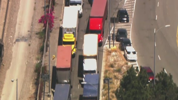 Truckers protest AB5 around Port of LA