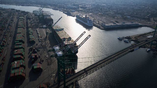 Woman falls to her death from Vincent Thomas Bridge in San Pedro