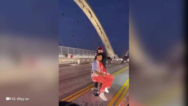 VIDEO: Man gets a haircut on LA's 6th Street bridge