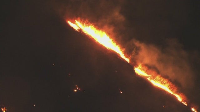 Brush fire burns small part of Highland Park before crews contained blaze