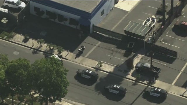 Suspects who stole over $50,000 in merchandise from Newport Beach mall may be linked to crimes in LA