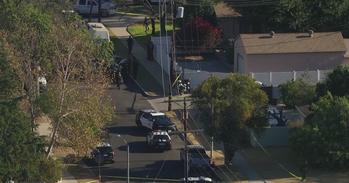 Man allegedly armed with machete shot by LAPD officer in Lake Balboa ...