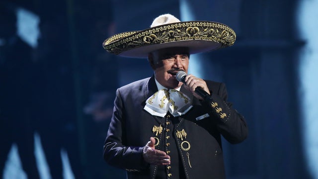 Vicente Fernández honored with street named after him in Pico Rivera