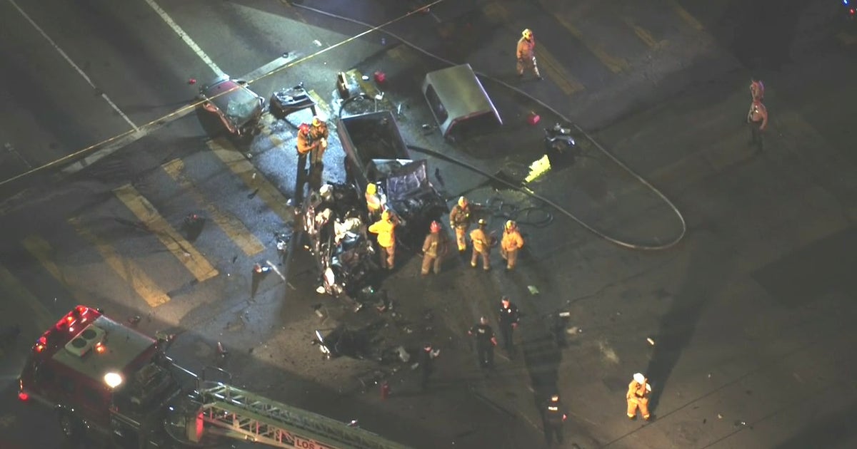 2 dead in multiple-vehicle crash in Wilmington | FOX 11 Los Angeles