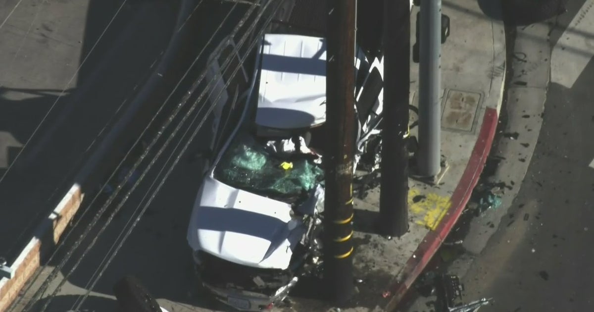 At least 6 injured in Van Nuys crash | FOX 11 Los Angeles