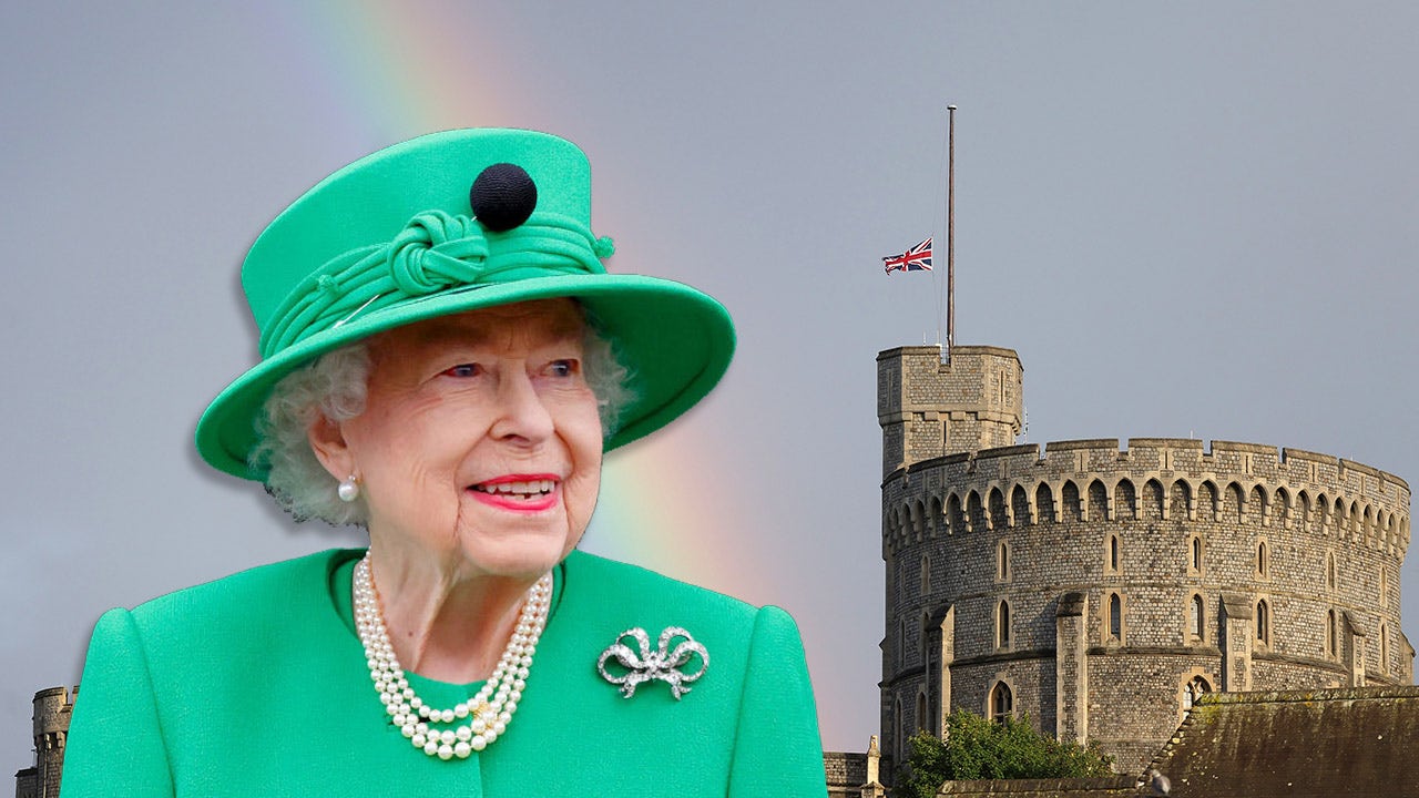 要修理品 QUEEN ELIZABETH2 クイーンエリザベス2 青緑 Queen Elizabeth II, Britain's longest-reigning monarch, dies at 96