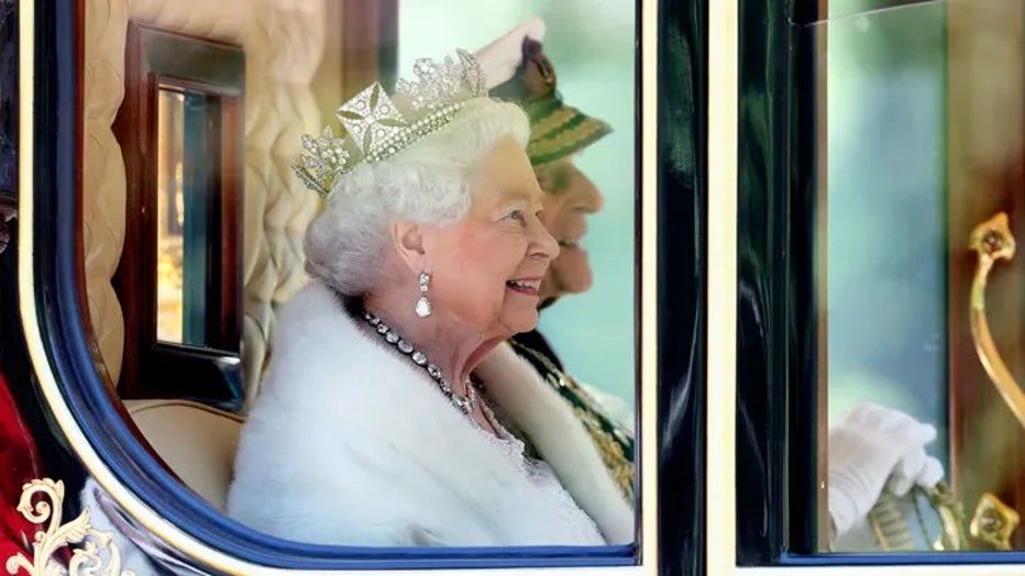 Queen_Elizabeth_Diamond_Diadem.jpg