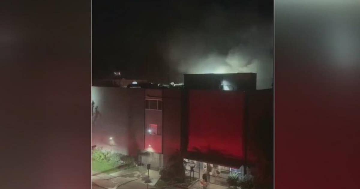Woman and her dog killed in Sherman Oaks apartment building fire | FOX ...