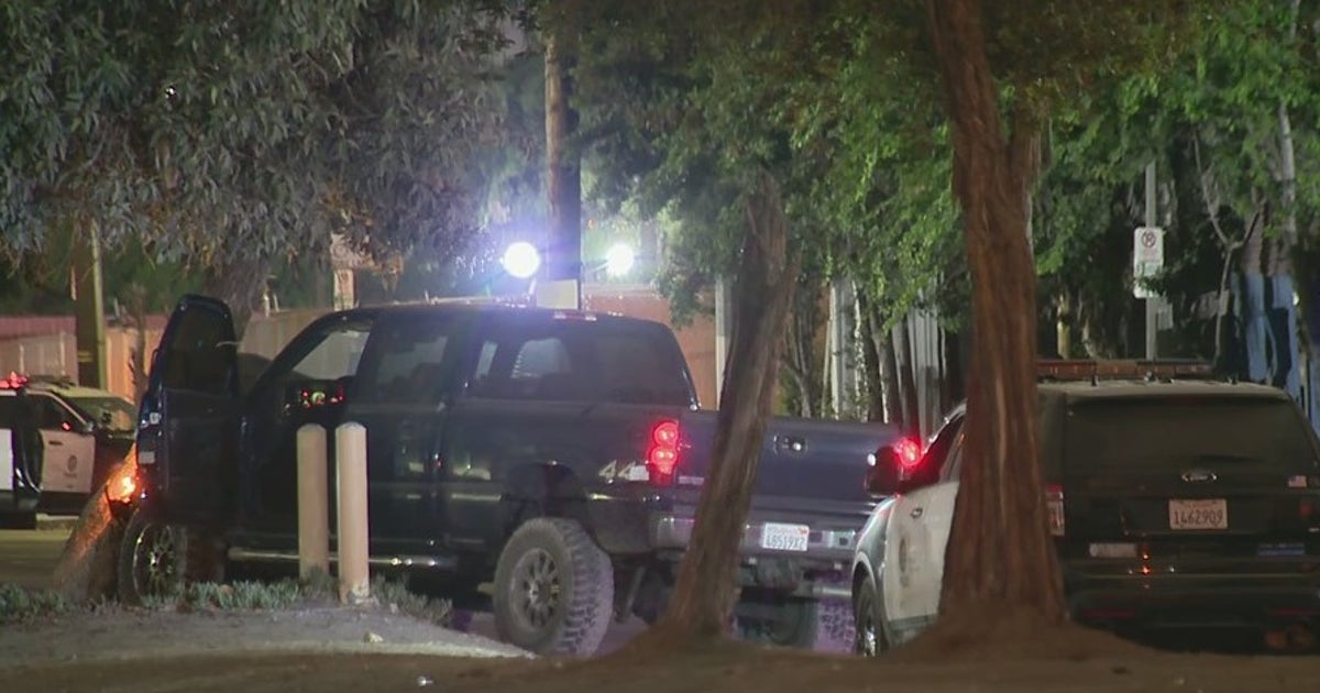 Man dies after shootout with LAPD officers in Wilmington | FOX 11 Los ...