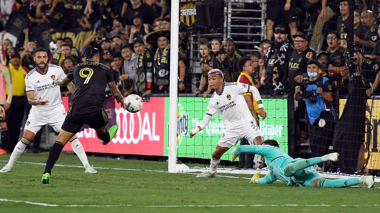 Galaxy unable to keep up with LAFC in final El Trafico meeting
