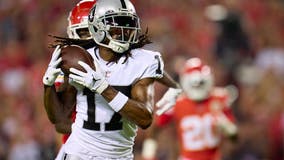 Raiders' Davante Adams shoves cameraman to ground after route-running gaffe ends game