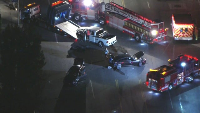Several hurt in 3-car wreck in Sunland