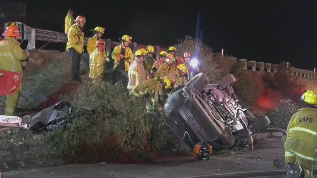 1 killed, 3 injured in crash on 101 Freeway in Woodland Hills